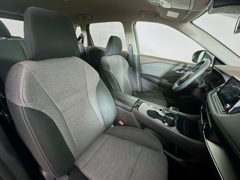 Used 2023 Nissan Rogue SV image 29