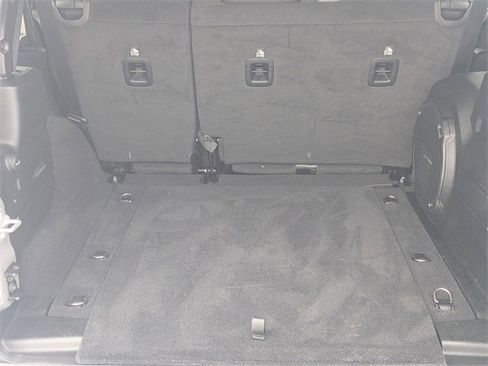 Used 2020 Jeep Wrangler Unlimited Sahara image 31