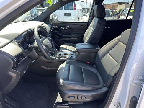 Used 2023 Chevrolet Traverse RS AWD/4WD image 19