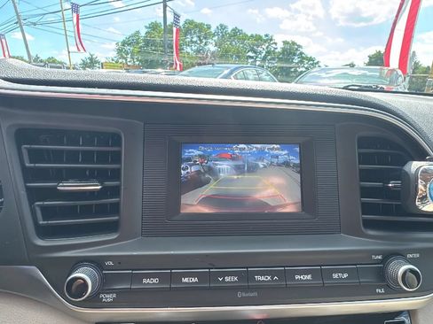 Used 2020 Hyundai Elantra SE FWD image 26
