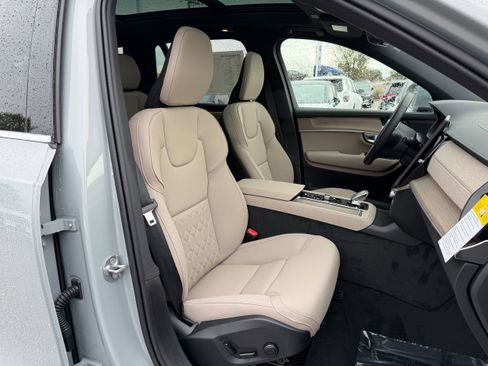 New 2026 Volvo XC90 T8 Plus image 8