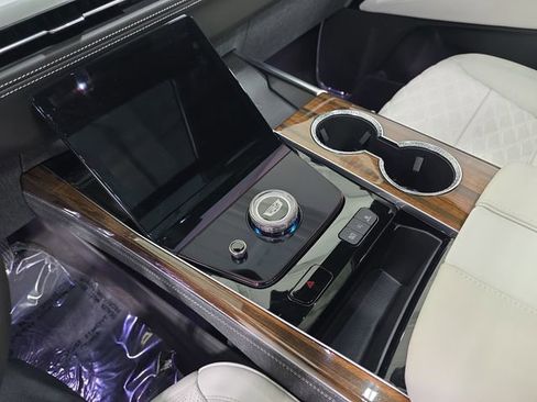 Used 2026 Cadillac Escalade Platinum Luxury image 25