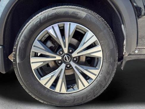 Used 2023 Nissan Rogue SV image 37