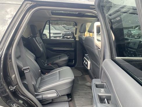Used 2023 Ford Expedition XLT image 32