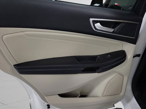 Used 2021 Ford Edge Titanium FWD image 9