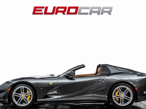 Used 2022 Ferrari 812 GTS image 2