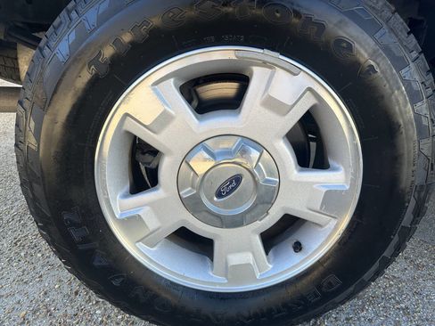 Used 2013 Ford F150 XLT w/ Mid Equipment Group image 18