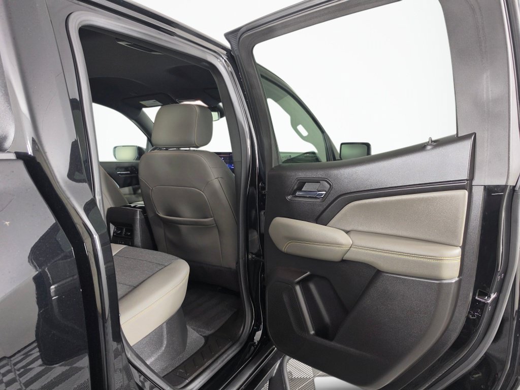 Used 2024 Chevrolet Colorado ZR2 w/ Technology Package AWD/4WD image 35