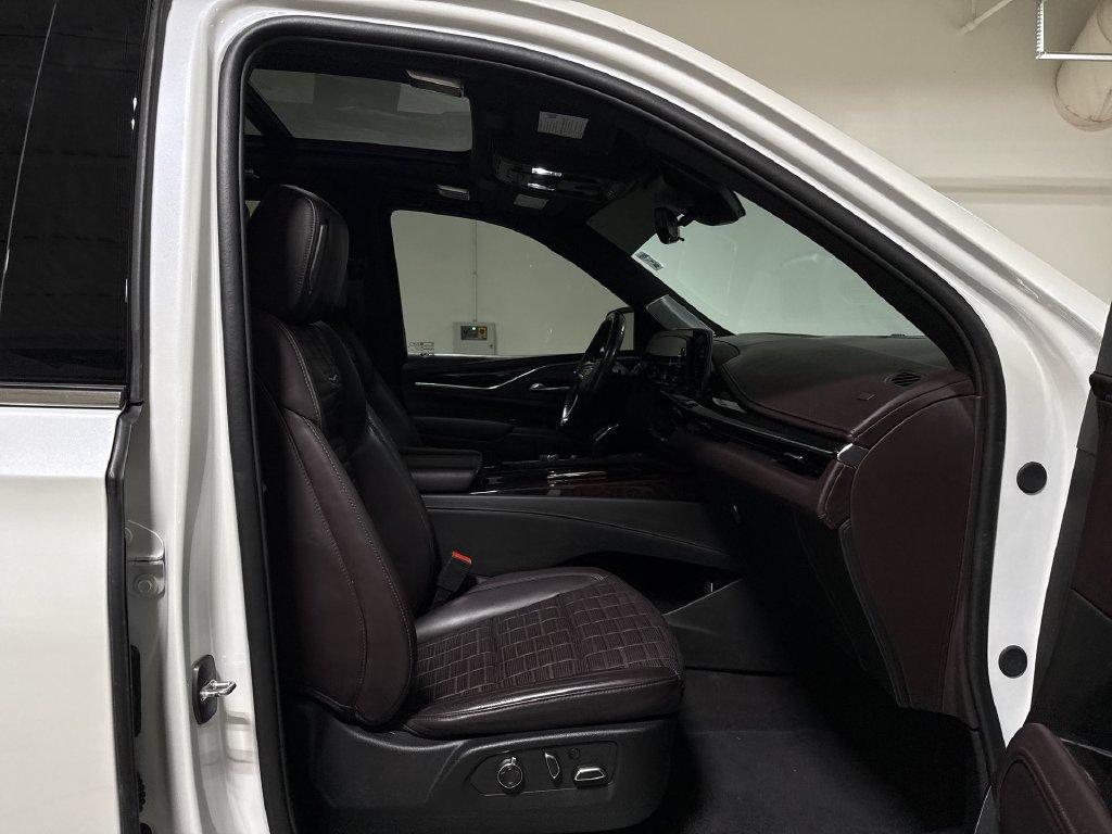 Used 2024 Cadillac Escalade Premium Luxury Platinum w/ Heavy-Duty Trailer Package AWD/4WD image 23