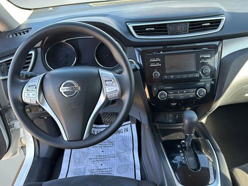 Used 2016 Nissan Rogue SV image 10