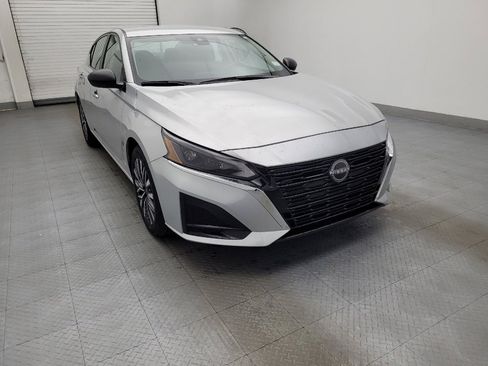 Used 2024 Nissan Altima 2.5 SV image 14