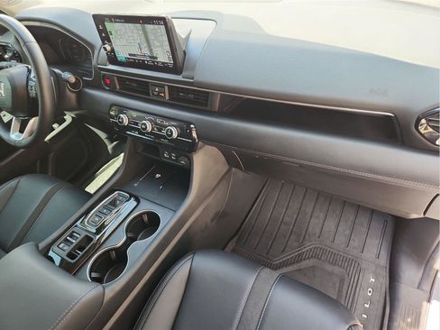 Used 2025 Honda Pilot Touring image 29