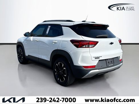 Used 2021 Chevrolet TrailBlazer LT w/ Sun and Liftgate Package image 3