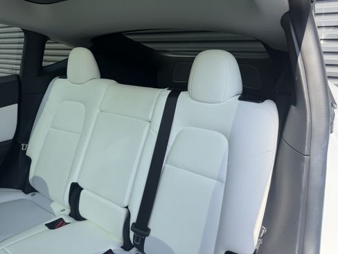 Used 2022 Tesla Model Y Long Range AWD/4WD image 23