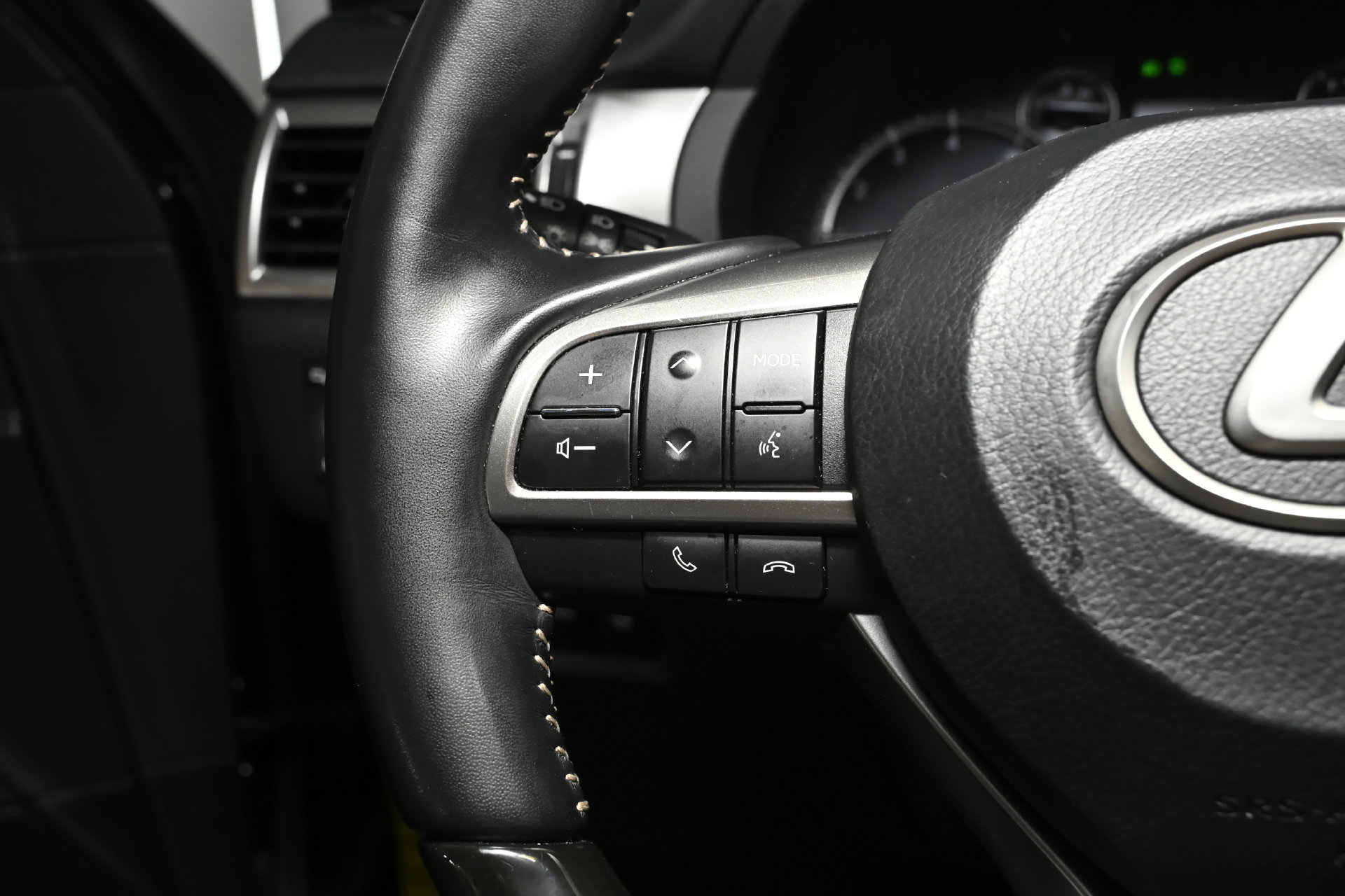 Used 2023 Lexus GX 460 Luxury w/ Sport Design Package AWD/4WD image 28
