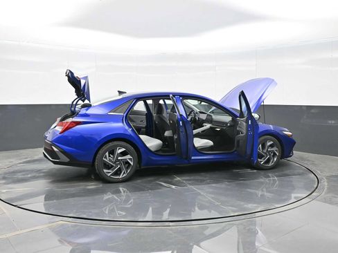 New 2026 Hyundai Elantra Limited image 30