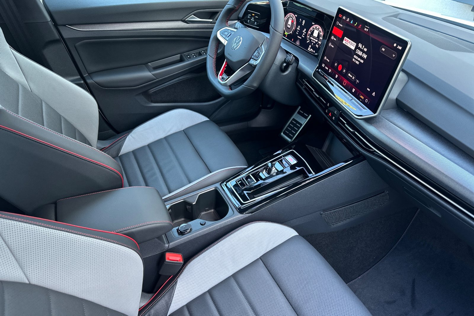 New 2026 Volkswagen GTI SE FWD image 14