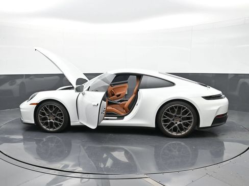 Certified 2025 Porsche 911 Carrera RWD image 26
