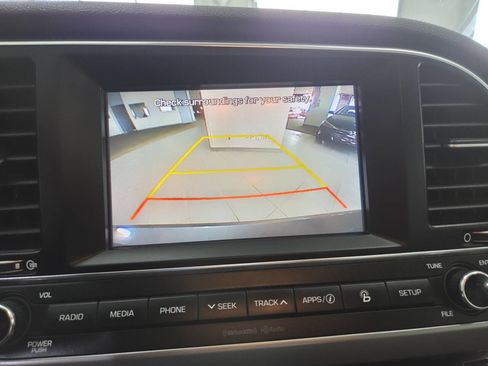 Used 2017 Hyundai Elantra Limited FWD image 32