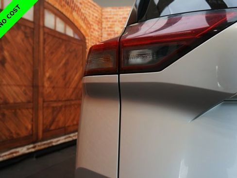 Used 2022 Nissan Rogue SV w/ SV Premium Package image 80