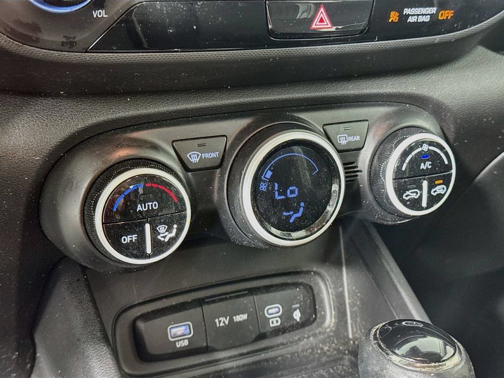 Certified 2024 Hyundai Venue Limited FWD image 16