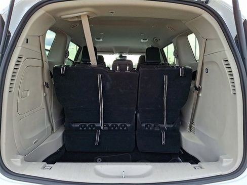 Used 2024 Chrysler Pacifica Select image 33