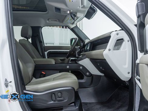 Used 2023 Land Rover Defender 110 S image 39
