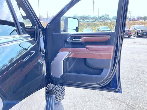 Used 2025 GMC Sierra 2500 Denali Ultimate image 16