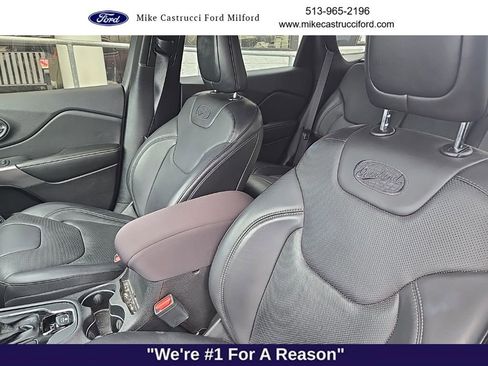 Used 2019 Jeep Cherokee Overland w/ Technology Group image 9