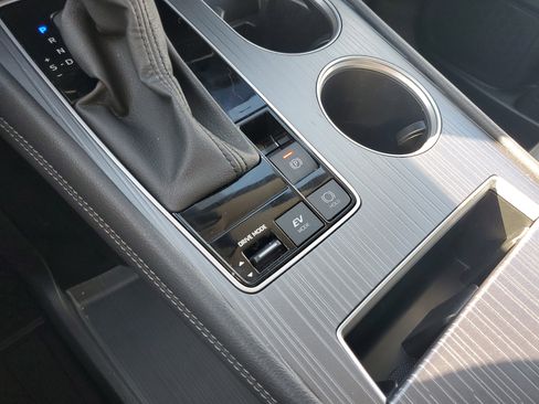 Used 2025 Toyota Sienna XLE image 36