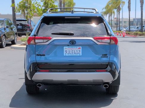 Used 2023 Toyota RAV4 XSE AWD/4WD image 8