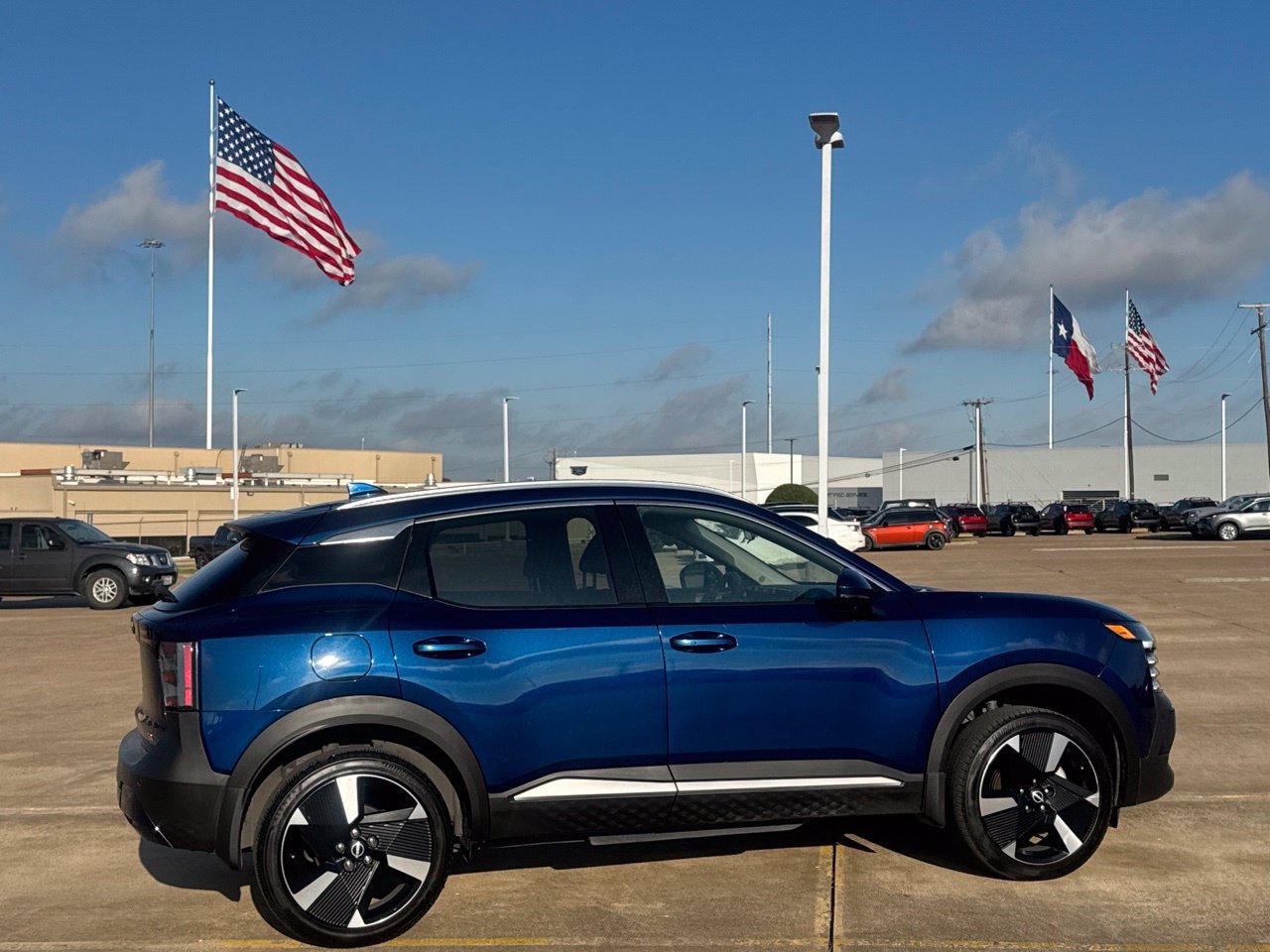 Certified 2025 Nissan Kicks SR FWD image 30
