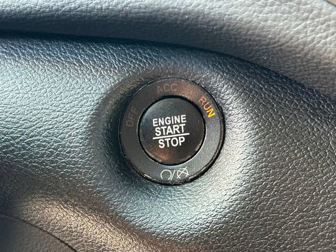 Used 2021 Jeep Cherokee Latitude Lux w/ Comfort/Convenience Group FWD image 30