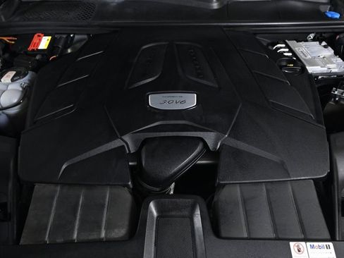 Used 2021 Porsche Cayenne AWD/4WD image 26