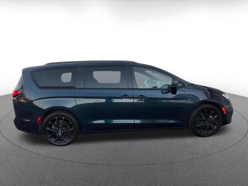 Used 2025 Chrysler Pacifica Limited FWD image 16
