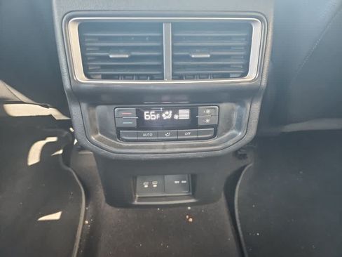 Used 2024 Volkswagen Atlas SE AWD/4WD image 21