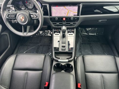 Certified 2025 Porsche Macan image 6