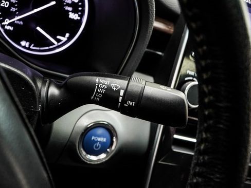 Used 2021 Toyota Avalon XLE w/ Moonroof Package image 35