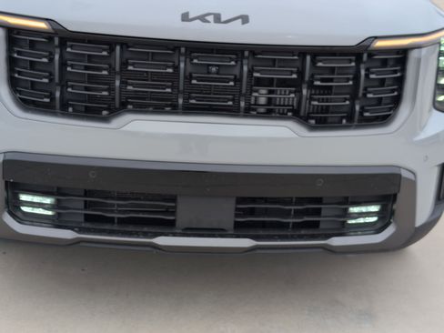 Certified 2025 Kia Sorento SX image 9