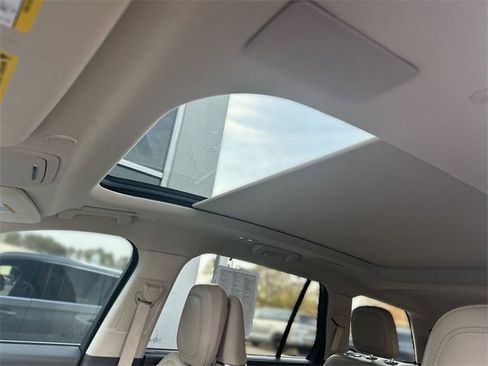 Used 2022 Lincoln Aviator Reserve w/ Equipment Group 201A image 23