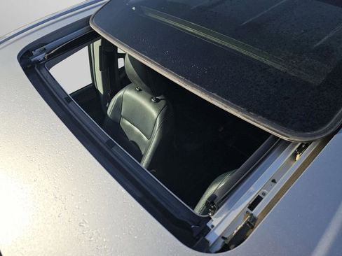 Used 2015 Toyota Sienna SE Premium image 8