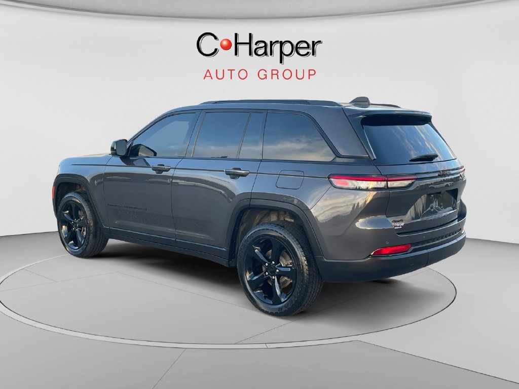 Used 2023 Jeep Grand Cherokee Altitude AWD/4WD image 5