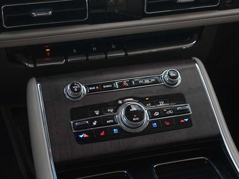 Used 2024 Lincoln Aviator Reserve w/ Equipment Group 201A RWD image 20