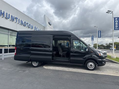 Used 2025 Ford Transit 350 XLT RWD image 6