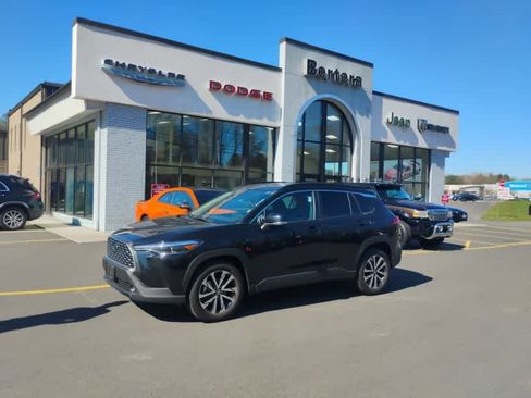 Used 2025 Toyota Corolla Cross XLE AWD/4WD image 1