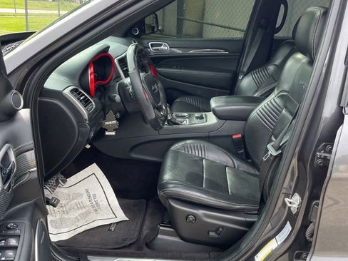 Used 2017 Jeep Grand Cherokee SRT AWD/4WD image 5