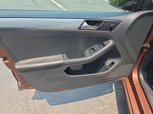 Used 2016 Volkswagen Jetta SE FWD image 14