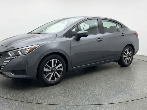Used 2025 Nissan Versa SV image 3