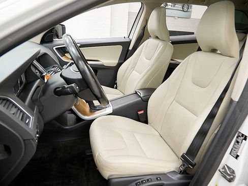 Used 2017 Volvo XC60 T5 Inscription w/ Preferred Option Package image 16