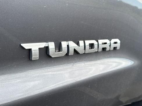 Used 2018 Toyota Tundra SR5 AWD/4WD image 17